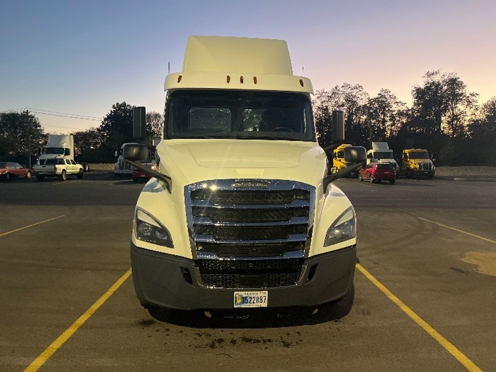 Day Cab Tractor-Heavy Duty Tractors-Freightliner-2018-T12664ST-Erlanger-KY-453,211\n\t\tmiles-$ 45,000 - Image 2