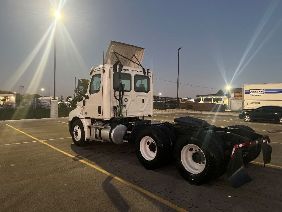 Day Cab Tractor-Heavy Duty Tractors-Freightliner-2018-T12664ST-Erlanger-KY-453,211\n\t\tmiles-$ 45,000 - Image 5