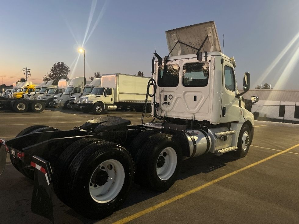 Day Cab Tractor-Heavy Duty Tractors-Freightliner-2018-T12664ST-Erlanger-KY-453,211\n\t\tmiles-$ 45,000 - Image 7