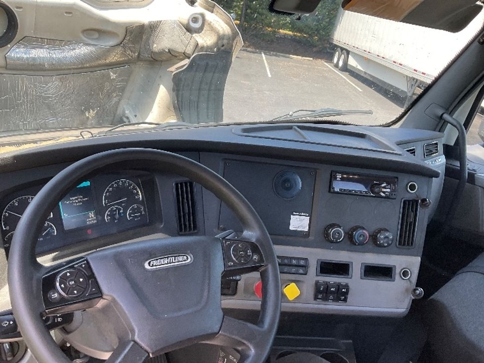Day Cab Tractor-Heavy Duty Tractors-Freightliner-2018-T12664ST-Fayetteville-NC-525,248\n\t\tmiles-$ 37,500 - Image 11