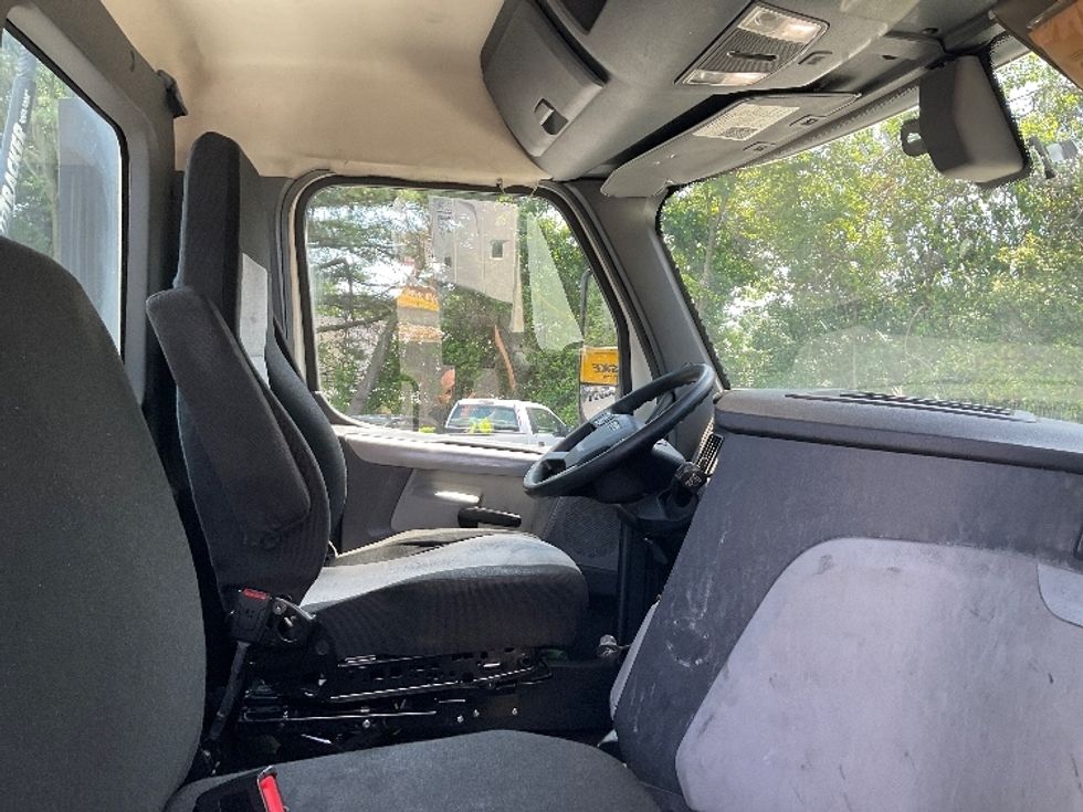 Day Cab Tractor-Heavy Duty Tractors-Freightliner-2018-T12664ST-Fayetteville-NC-525,248\n\t\tmiles-$ 37,500 - Image 14
