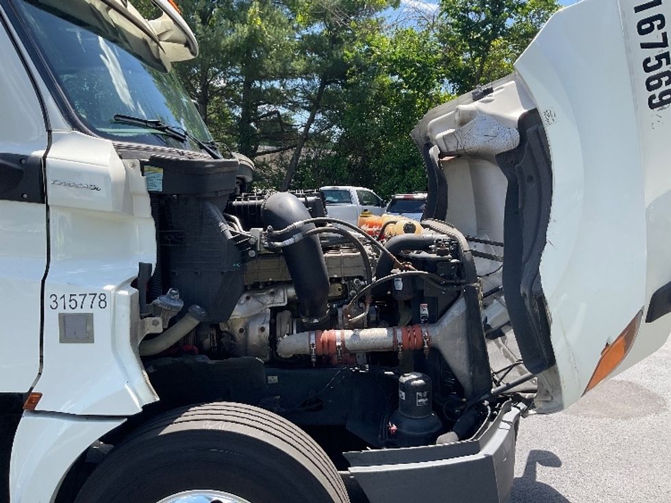 Day Cab Tractor-Heavy Duty Tractors-Freightliner-2018-T12664ST-Fayetteville-NC-525,248\n\t\tmiles-$ 37,500 - Image 15