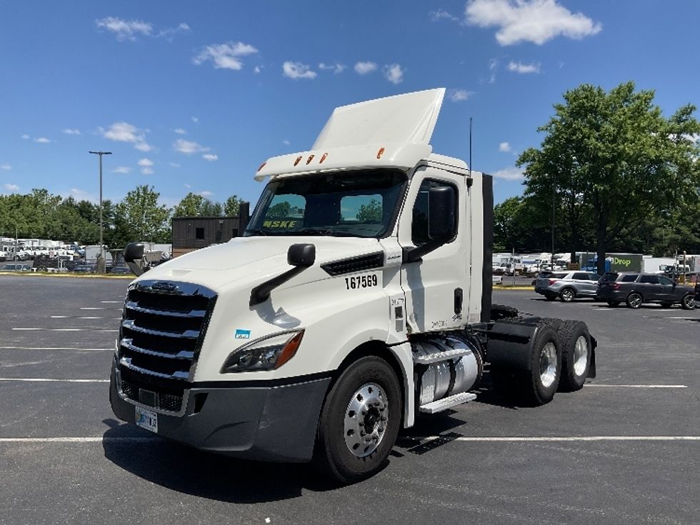 Day Cab Tractor-Heavy Duty Tractors-Freightliner-2018-T12664ST-Fayetteville-NC-525,248\n\t\tmiles-$ 37,500 - Image 3