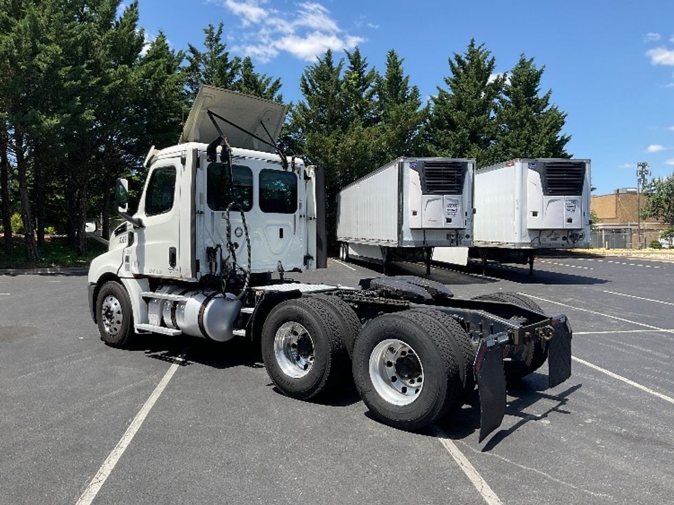 Day Cab Tractor-Heavy Duty Tractors-Freightliner-2018-T12664ST-Fayetteville-NC-525,248\n\t\tmiles-$ 37,500 - Image 5