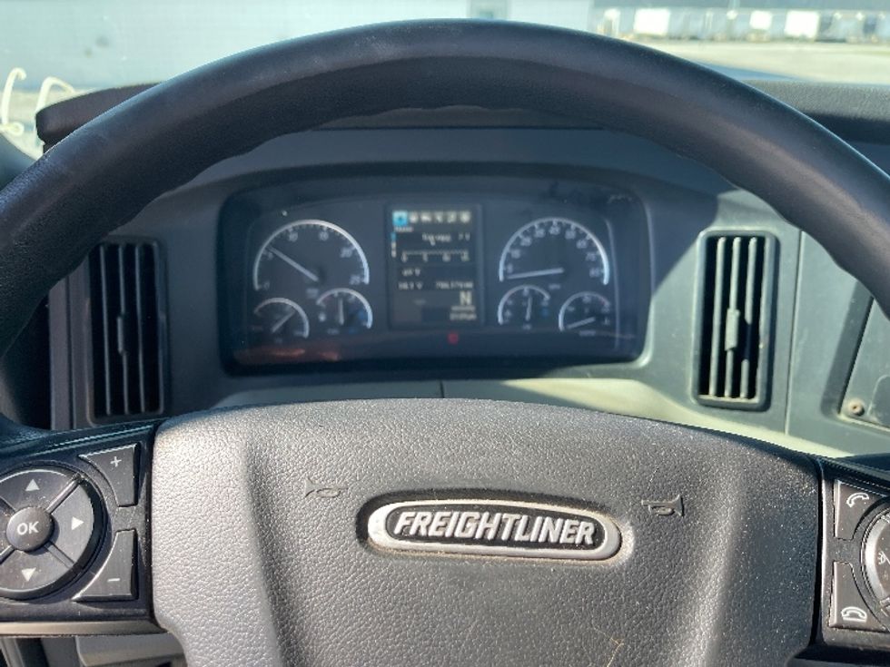 Day Cab Tractor-Heavy Duty Tractors-Freightliner-2018-T12664ST-Findlay-OH-706,176\n\t\tmiles-$ 27,500 - Image 11