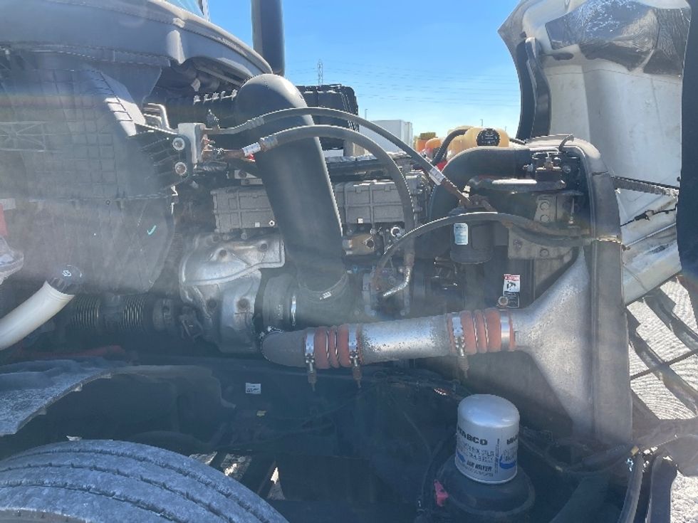 Day Cab Tractor-Heavy Duty Tractors-Freightliner-2018-T12664ST-Findlay-OH-706,176\n\t\tmiles-$ 27,500 - Image 15