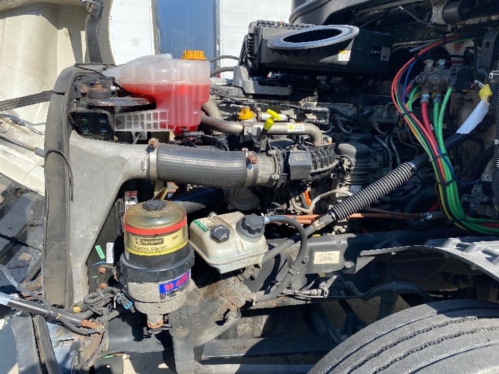 Day Cab Tractor-Heavy Duty Tractors-Freightliner-2018-T12664ST-Fitchburg-MA-365,779\n\t\tmiles-$ 41,500 - Image 15