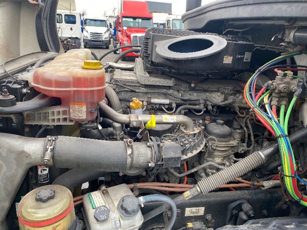 Day Cab Tractor-Heavy Duty Tractors-Freightliner-2018-T12664ST-Fitchburg-MA-373,606\n\t\tmiles-$ 41,000 - Image 15