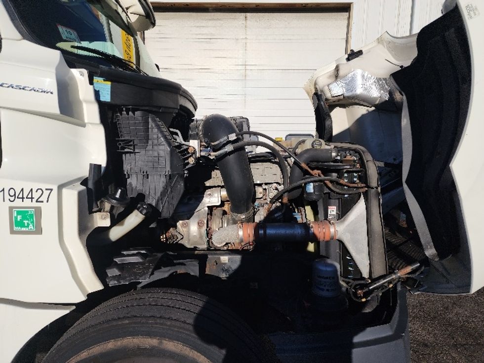 Day Cab Tractor-Heavy Duty Tractors-Freightliner-2018-T12664ST-Fitchburg-MA-374,427\n\t\tmiles-$ 41,000 - Image 15