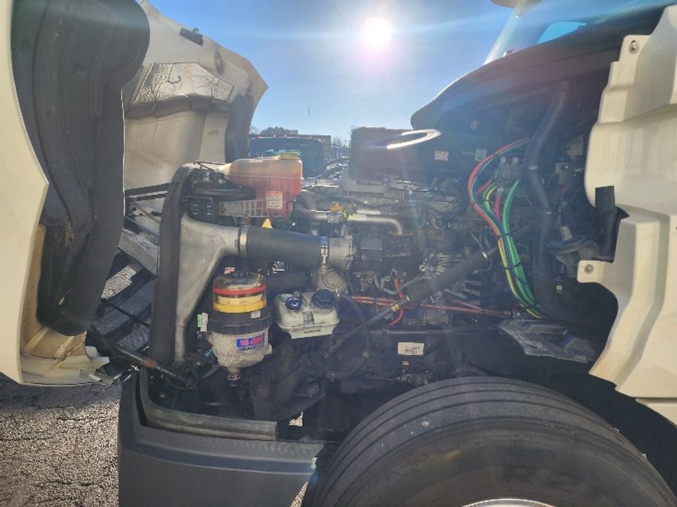 Day Cab Tractor-Heavy Duty Tractors-Freightliner-2018-T12664ST-Fitchburg-MA-374,427\n\t\tmiles-$ 41,000 - Image 16