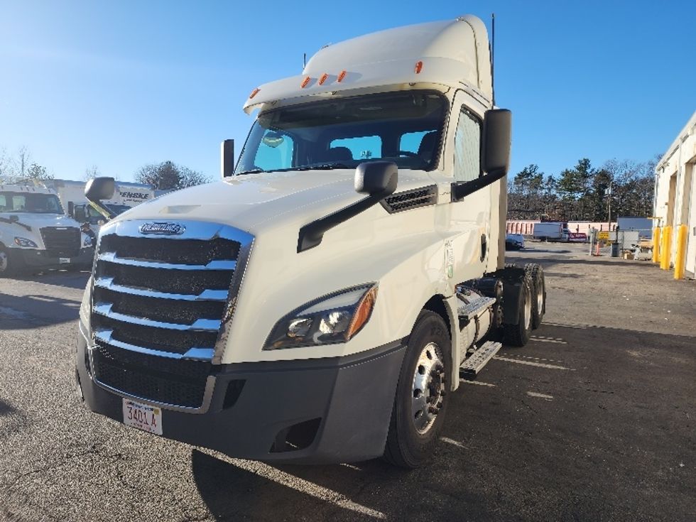 Day Cab Tractor-Heavy Duty Tractors-Freightliner-2018-T12664ST-Fitchburg-MA-374,427\n\t\tmiles-$ 41,000 - Image 3