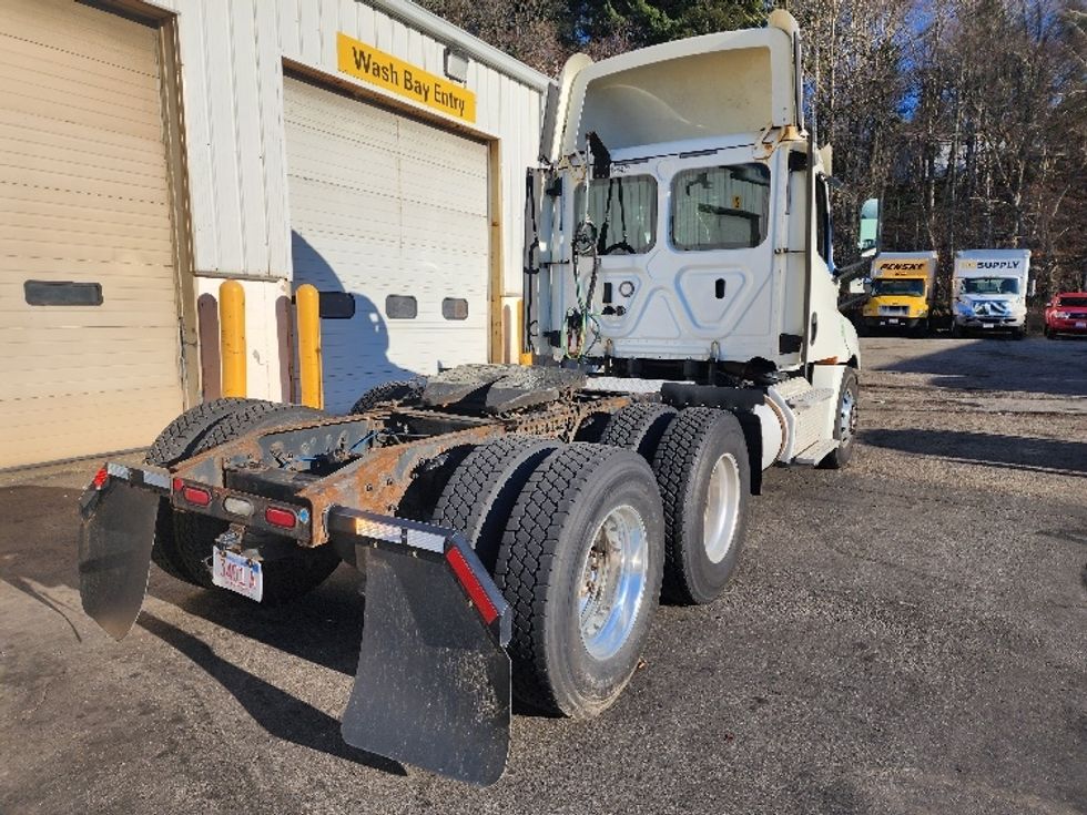 Day Cab Tractor-Heavy Duty Tractors-Freightliner-2018-T12664ST-Fitchburg-MA-374,427\n\t\tmiles-$ 41,000 - Image 7