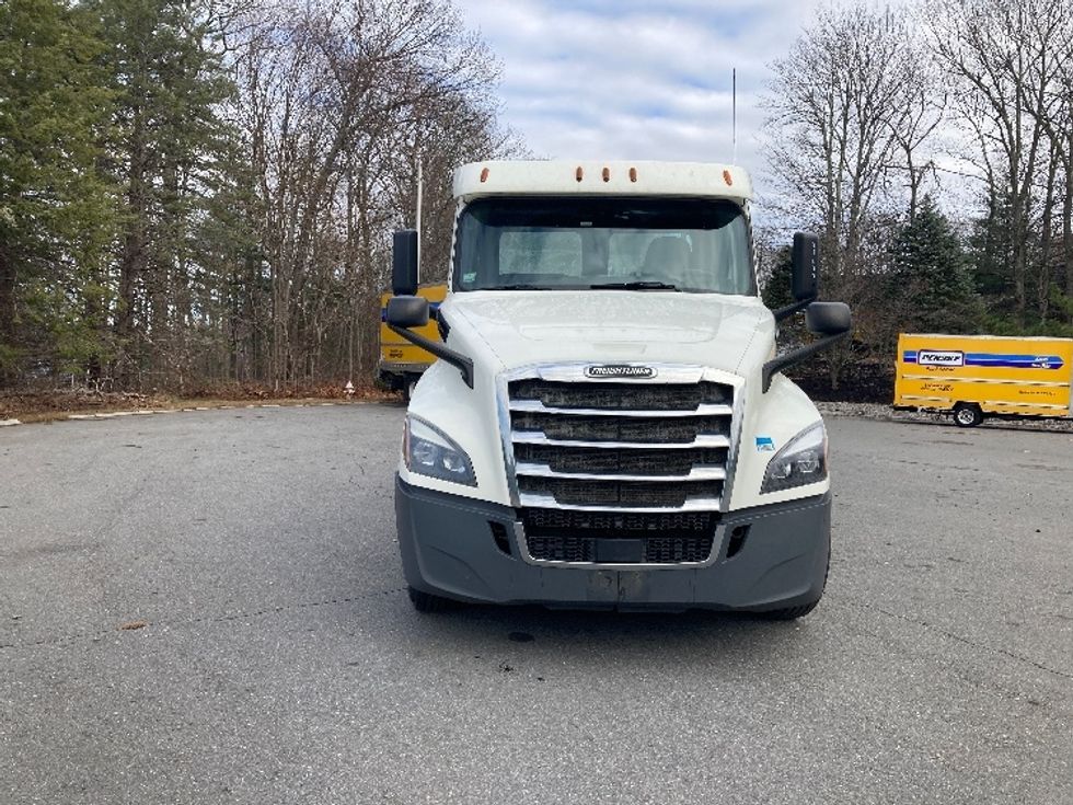 Day Cab Tractor-Heavy Duty Tractors-Freightliner-2018-T12664ST-Fitchburg-MA-431,251\n\t\tmiles-$ 42,500 - Image 2
