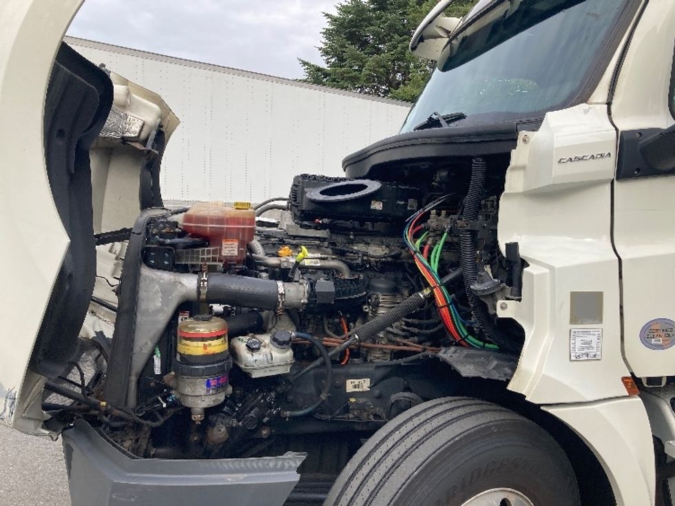 Day Cab Tractor-Heavy Duty Tractors-Freightliner-2018-T12664ST-Fitchburg-MA-512,021\n\t\tmiles-$ 38,750 - Image 16