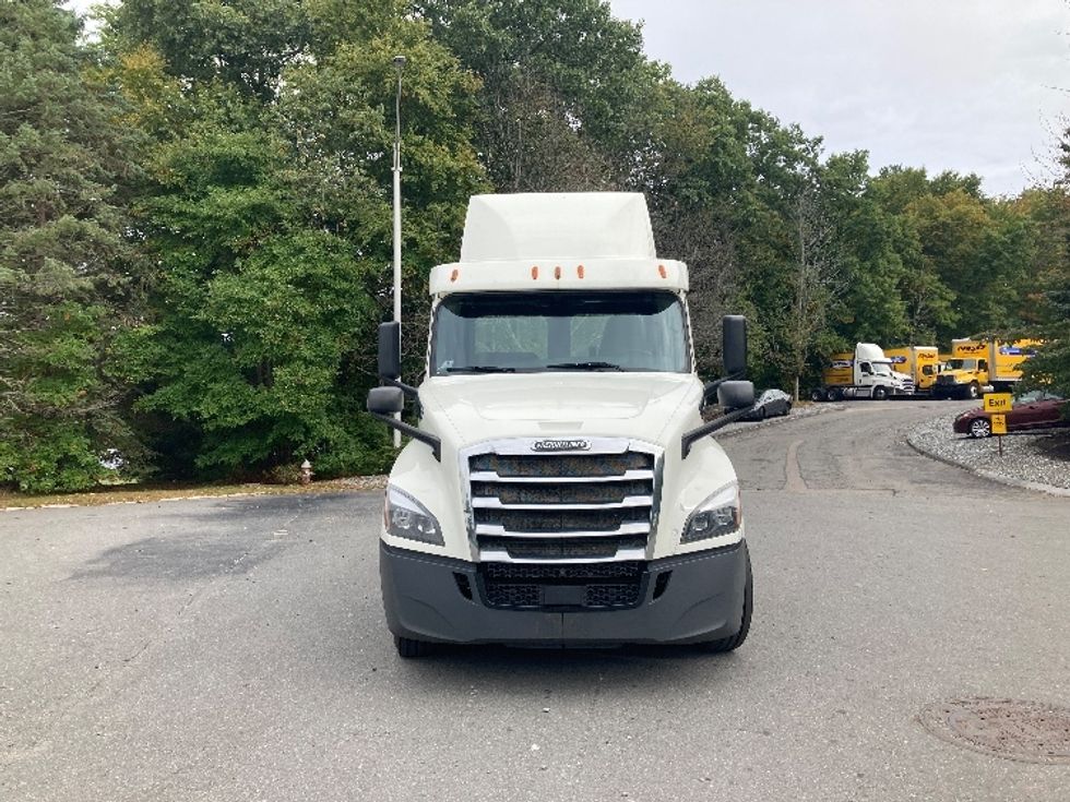 Day Cab Tractor-Heavy Duty Tractors-Freightliner-2018-T12664ST-Fitchburg-MA-512,021\n\t\tmiles-$ 38,750 - Image 2