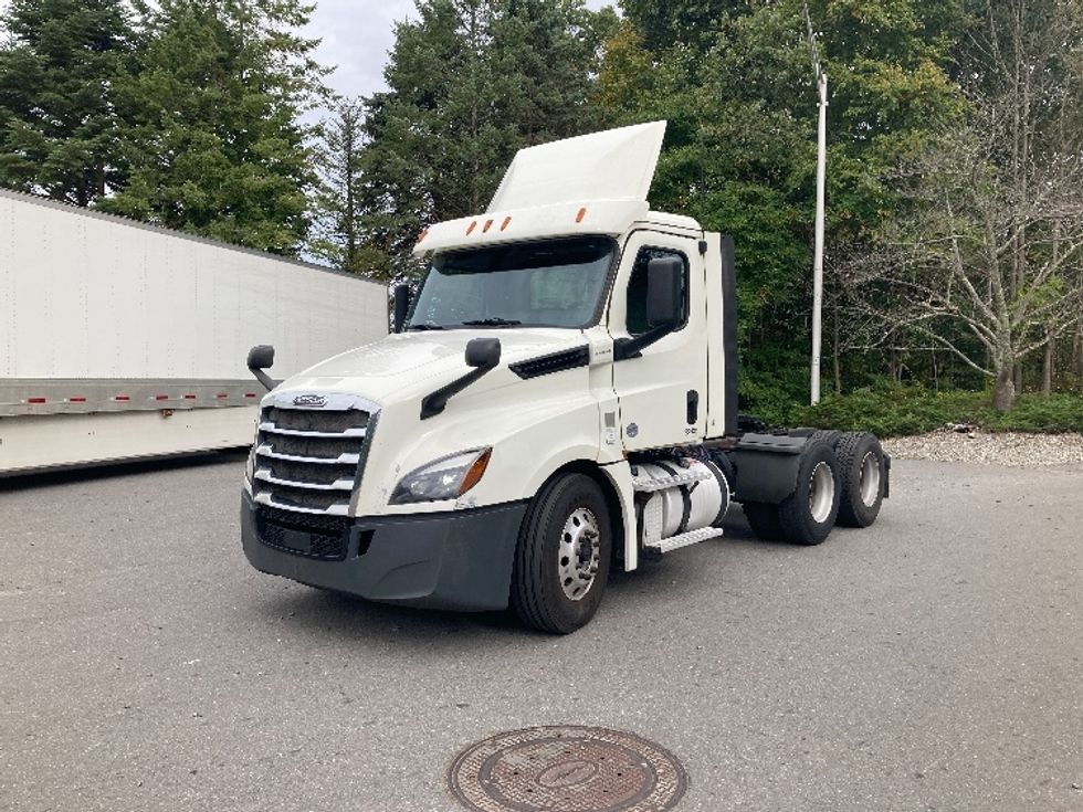 Day Cab Tractor-Heavy Duty Tractors-Freightliner-2018-T12664ST-Fitchburg-MA-512,021\n\t\tmiles-$ 38,750 - Image 3
