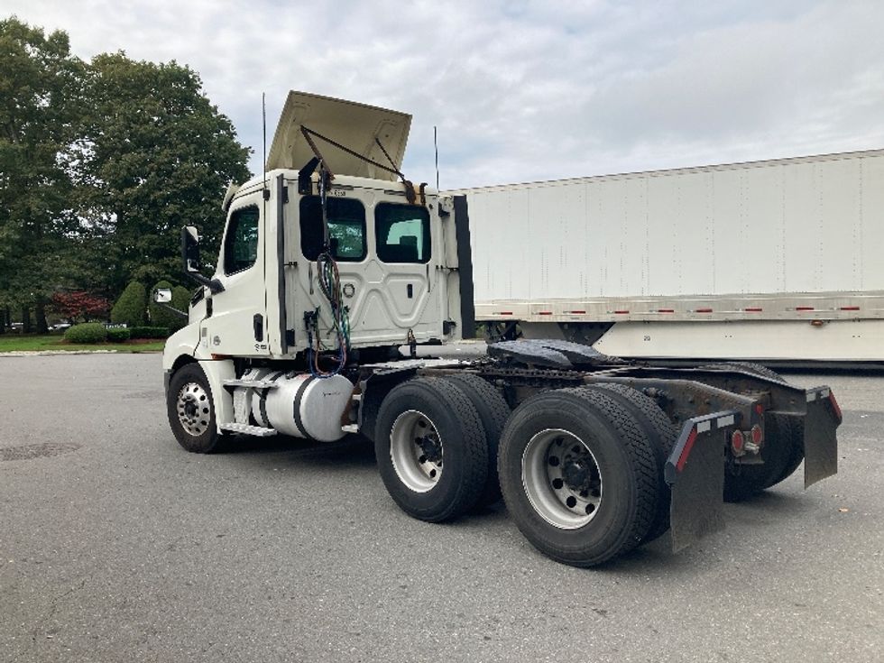 Day Cab Tractor-Heavy Duty Tractors-Freightliner-2018-T12664ST-Fitchburg-MA-512,021\n\t\tmiles-$ 38,750 - Image 5