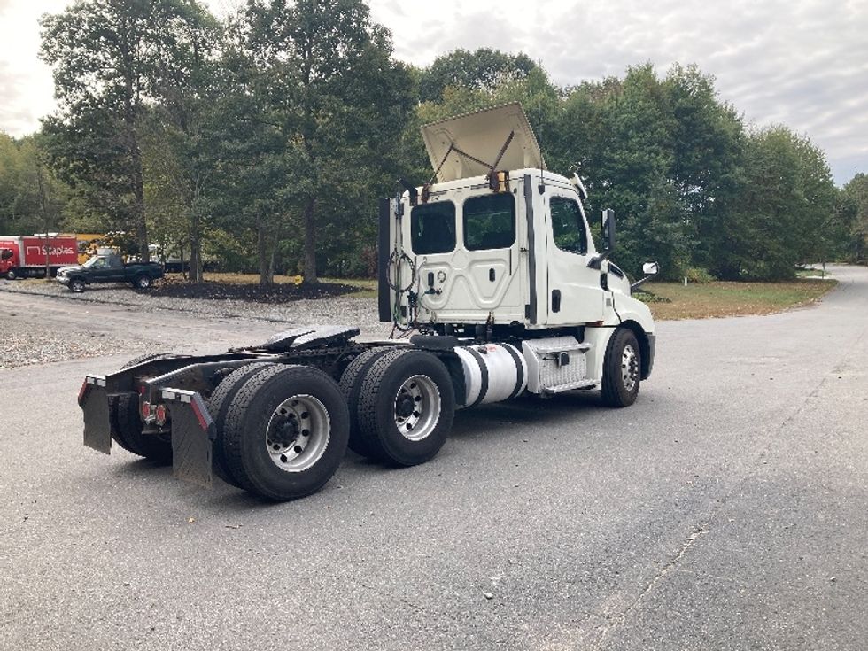 Day Cab Tractor-Heavy Duty Tractors-Freightliner-2018-T12664ST-Fitchburg-MA-512,021\n\t\tmiles-$ 38,750 - Image 7
