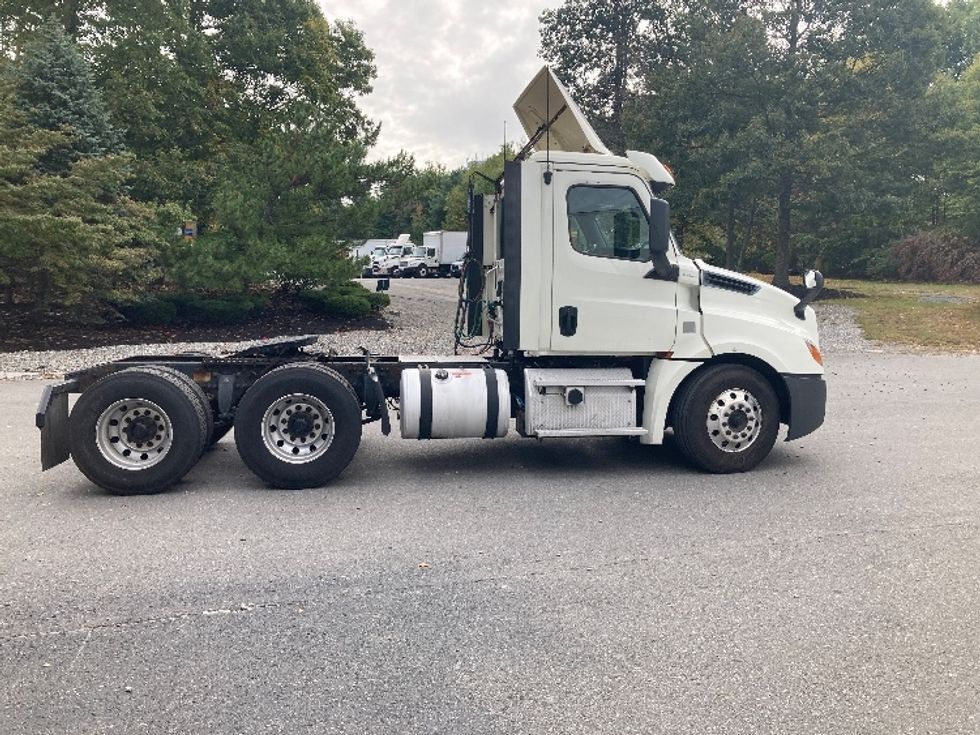 Day Cab Tractor-Heavy Duty Tractors-Freightliner-2018-T12664ST-Fitchburg-MA-512,021\n\t\tmiles-$ 38,750 - Image 8