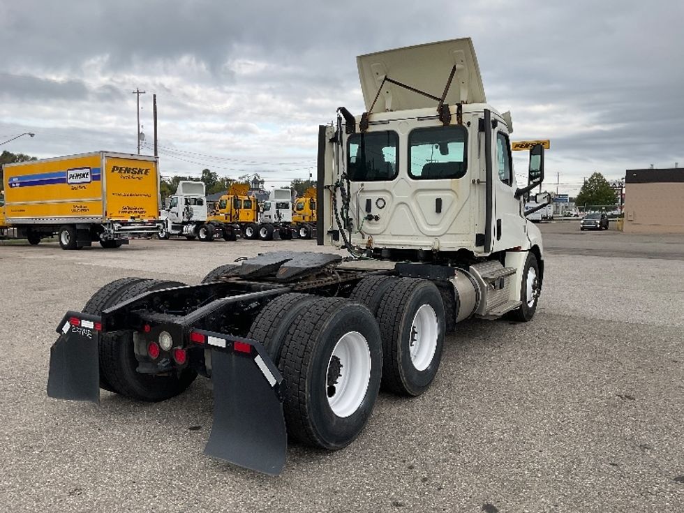 Day Cab Tractor-Heavy Duty Tractors-Freightliner-2018-T12664ST-Flint-MI-287,345\n\t\tmiles-$ 51,500 - Image 7