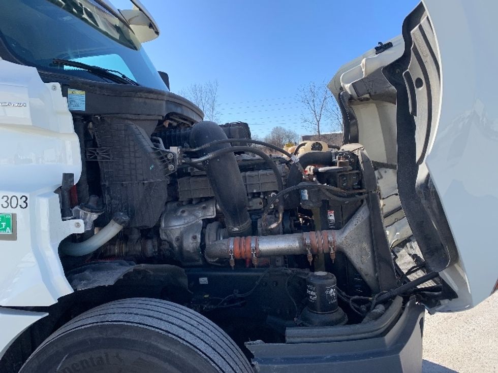 Day Cab Tractor-Heavy Duty Tractors-Freightliner-2018-T12664ST-Flint-MI-357,961\n\t\tmiles-$ 43,250 - Image 15