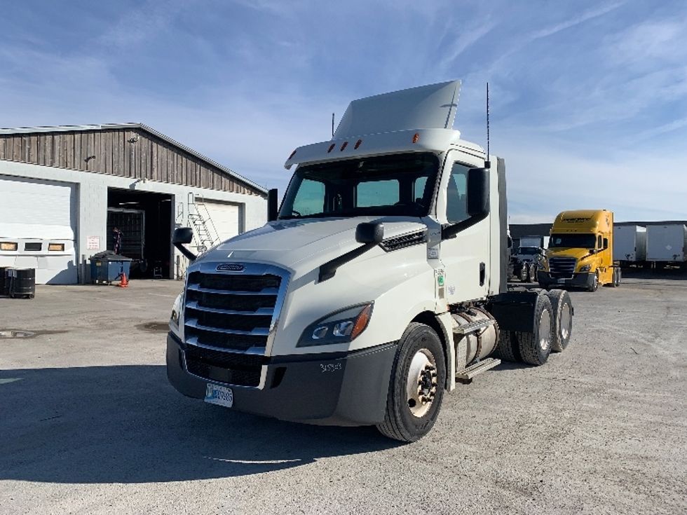 Day Cab Tractor-Heavy Duty Tractors-Freightliner-2018-T12664ST-Flint-MI-357,961\n\t\tmiles-$ 43,250 - Image 3