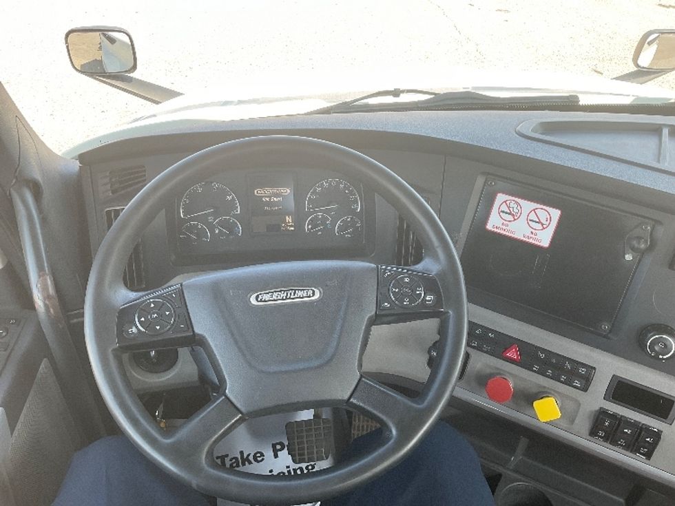 Day Cab Tractor-Heavy Duty Tractors-Freightliner-2018-T12664ST-Flint-MI-382,788\n\t\tmiles-$ 46,500 - Image 11