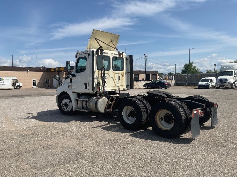 Day Cab Tractor-Heavy Duty Tractors-Freightliner-2018-T12664ST-Flint-MI-382,788\n\t\tmiles-$ 46,500 - Image 5