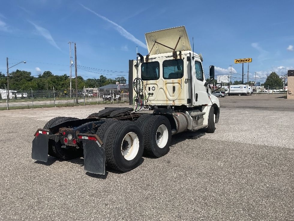 Day Cab Tractor-Heavy Duty Tractors-Freightliner-2018-T12664ST-Flint-MI-382,788\n\t\tmiles-$ 46,500 - Image 7