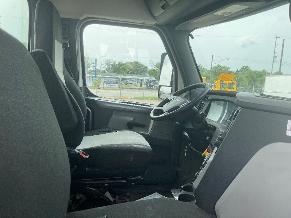 Day Cab Tractor-Heavy Duty Tractors-Freightliner-2018-T12664ST-Flint-MI-399,020\n\t\tmiles-$ 45,750 - Image 14