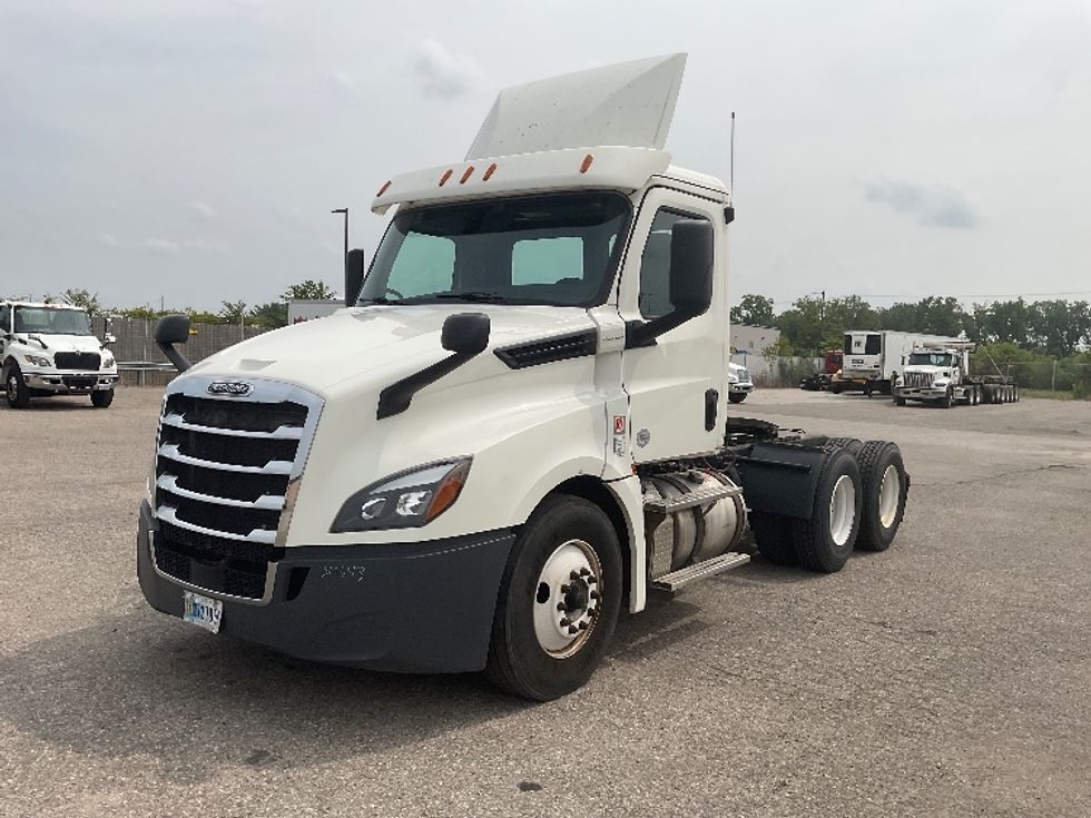 Day Cab Tractor-Heavy Duty Tractors-Freightliner-2018-T12664ST-Flint-MI-399,020\n\t\tmiles-$ 45,750 - Image 3