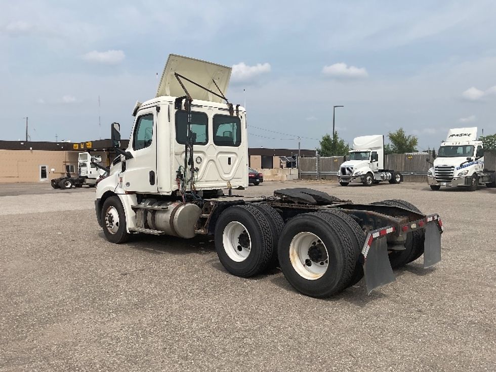 Day Cab Tractor-Heavy Duty Tractors-Freightliner-2018-T12664ST-Flint-MI-399,020\n\t\tmiles-$ 45,750 - Image 5