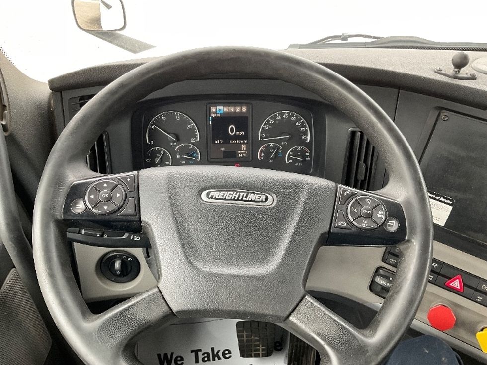 Day Cab Tractor-Heavy Duty Tractors-Freightliner-2018-T12664ST-Flint-MI-464,472\n\t\tmiles-$ 39,750 - Image 11