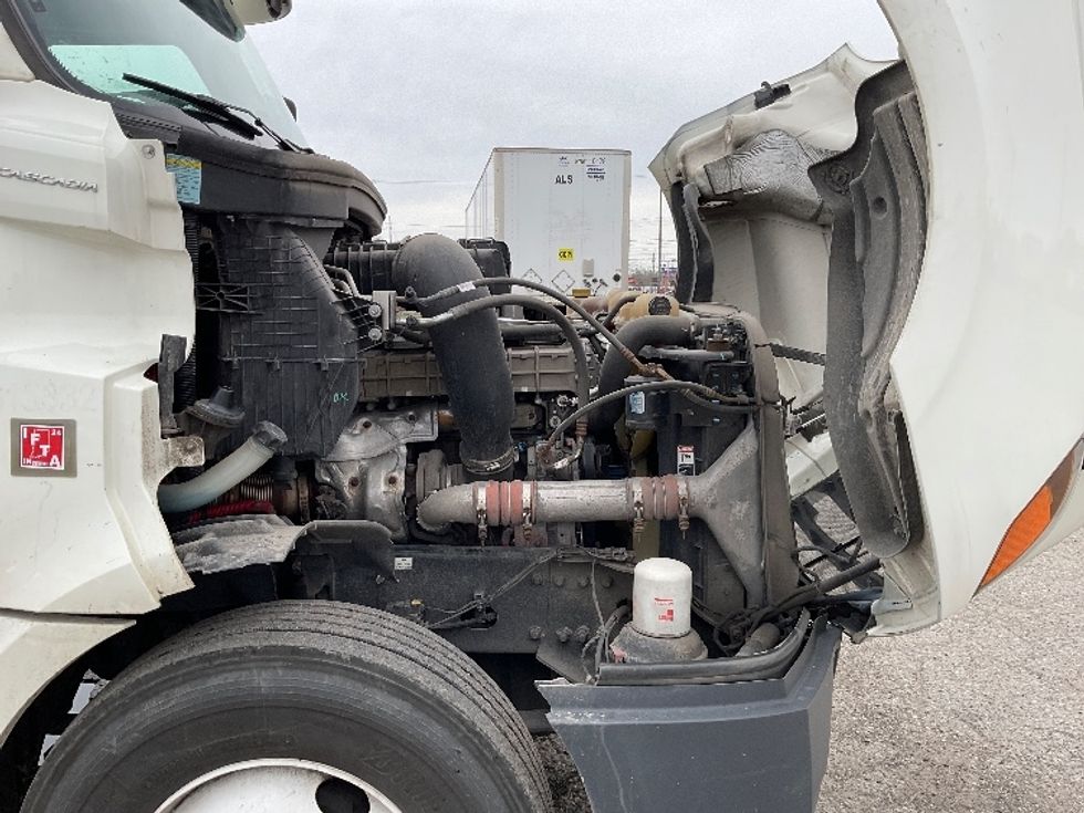 Day Cab Tractor-Heavy Duty Tractors-Freightliner-2018-T12664ST-Flint-MI-464,472\n\t\tmiles-$ 39,750 - Image 15