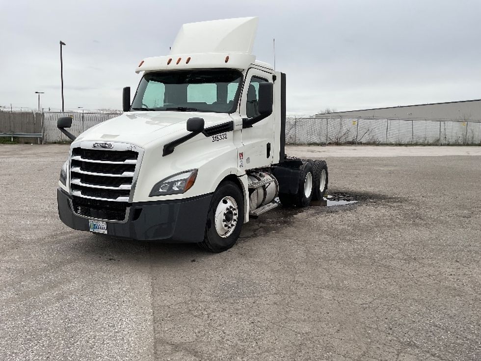 Day Cab Tractor-Heavy Duty Tractors-Freightliner-2018-T12664ST-Flint-MI-464,472\n\t\tmiles-$ 39,750 - Image 3