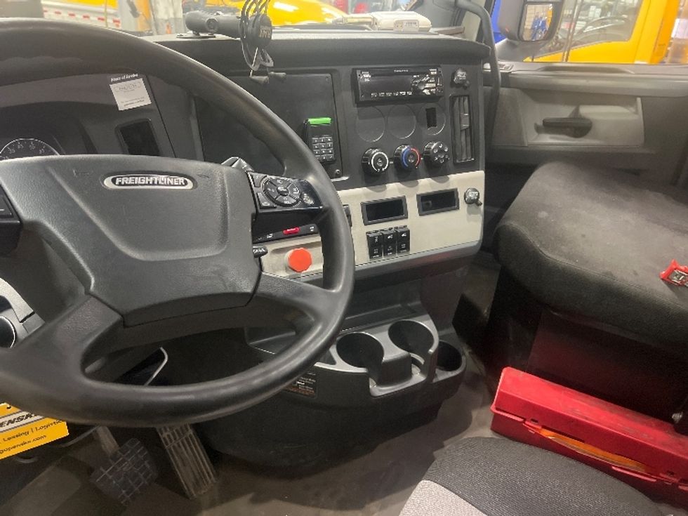 Day Cab Tractor-Heavy Duty Tractors-Freightliner-2018-T12664ST-Flint-MI-551,089\n\t\tmiles-$ 33,500 - Image 10