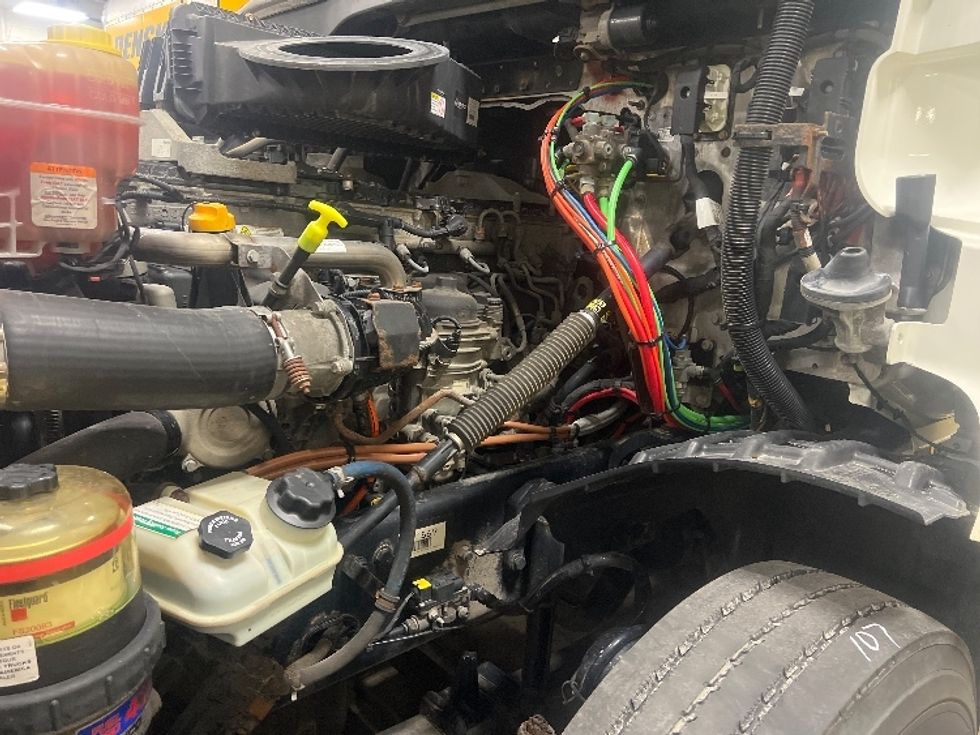 Day Cab Tractor-Heavy Duty Tractors-Freightliner-2018-T12664ST-Flint-MI-551,089\n\t\tmiles-$ 33,500 - Image 15