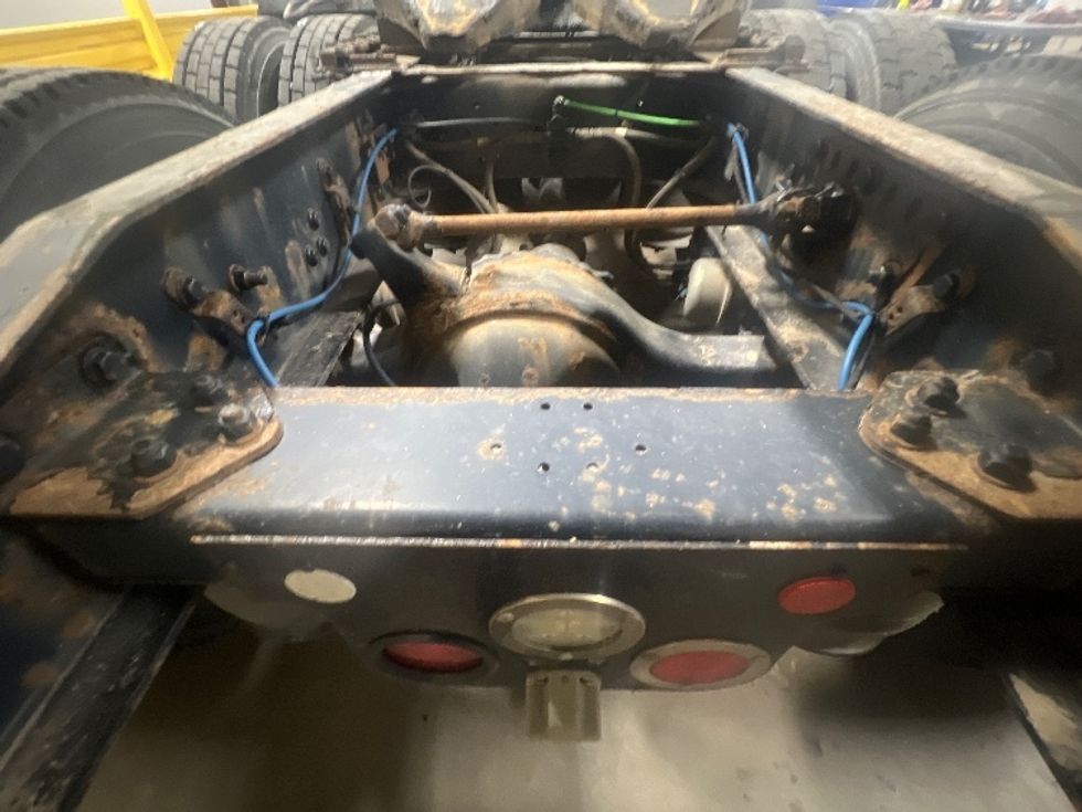 Day Cab Tractor-Heavy Duty Tractors-Freightliner-2018-T12664ST-Flint-MI-551,089\n\t\tmiles-$ 33,500 - Image 6