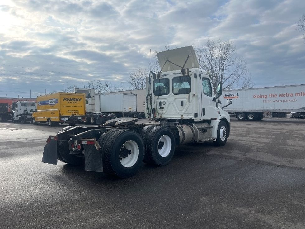 Day Cab Tractor-Heavy Duty Tractors-Freightliner-2018-T12664ST-Flint-MI-551,089\n\t\tmiles-$ 33,500 - Image 7