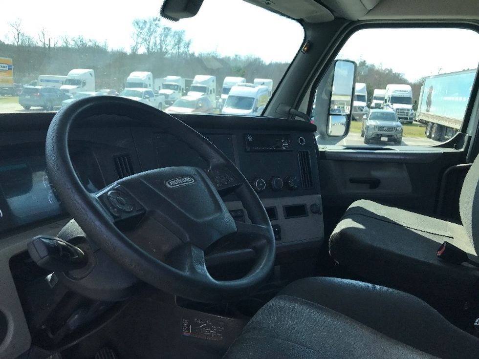 2018 Freightliner Cascadia 126" Day cab photo 10