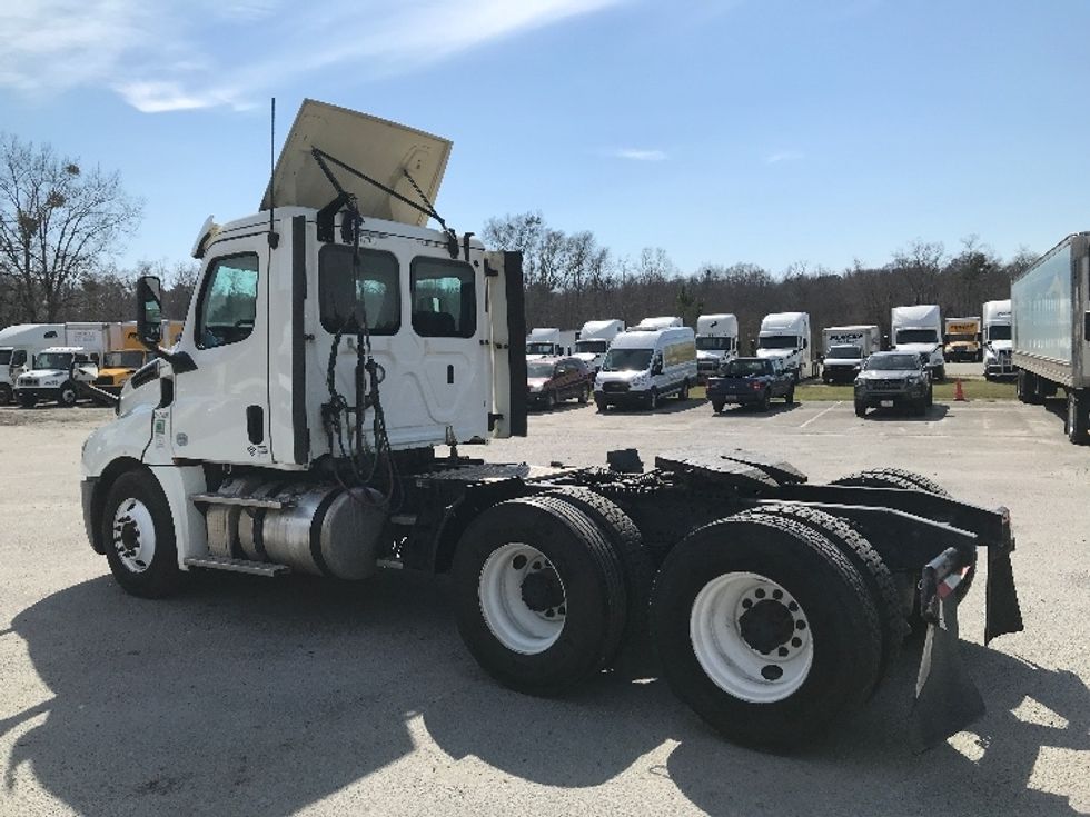 2018 Freightliner Cascadia 126" Day cab photo 5