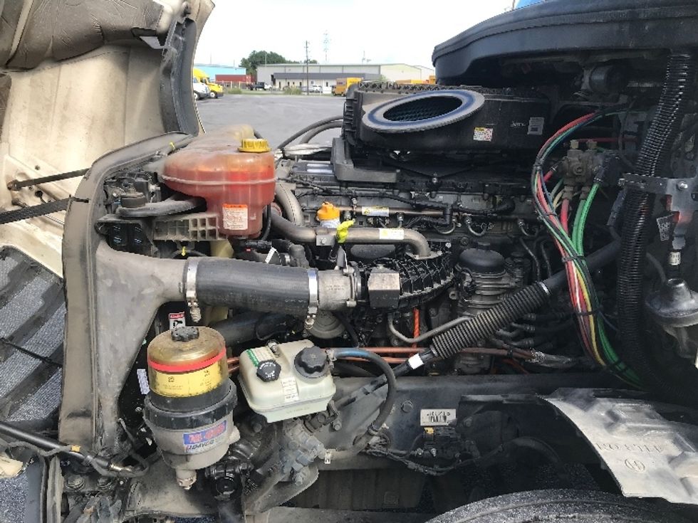 Day Cab Tractor-Heavy Duty Tractors-Freightliner-2018-T12664ST-Florence-SC-448,075\n\t\tmiles-$ 45,000 - Image 16