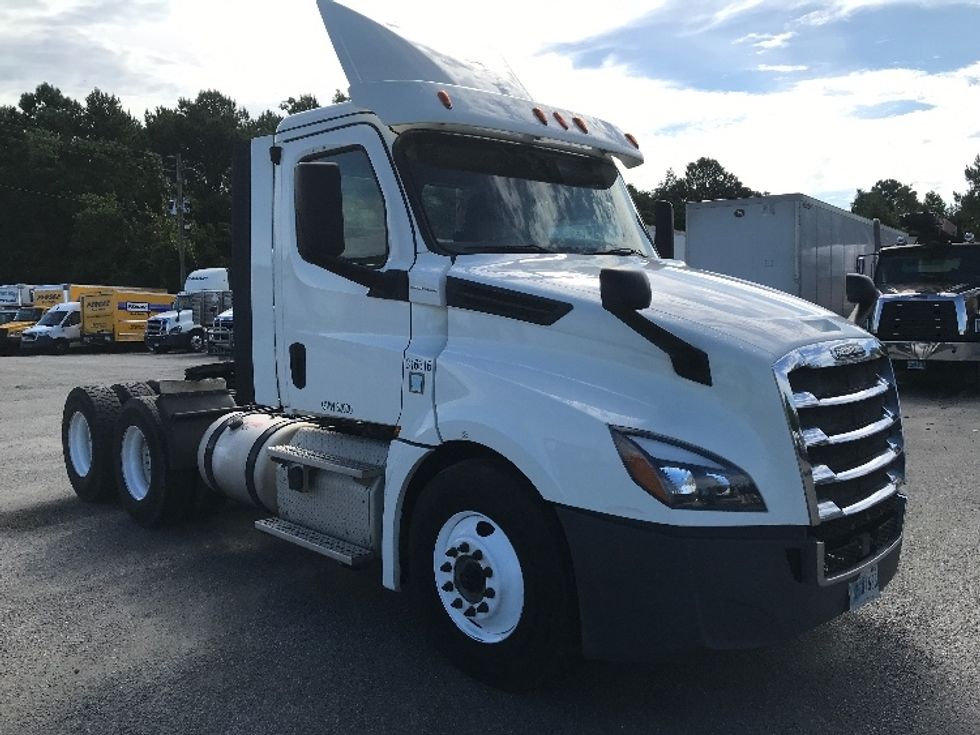 Day Cab Tractor-Heavy Duty Tractors-Freightliner-2018-T12664ST-Florence-SC-448,075\n\t\tmiles-$ 45,000 - Image 23