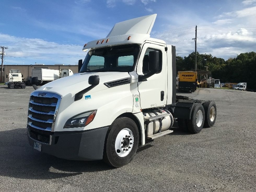2018 Freightliner Cascadia 126" Day cab photo 3