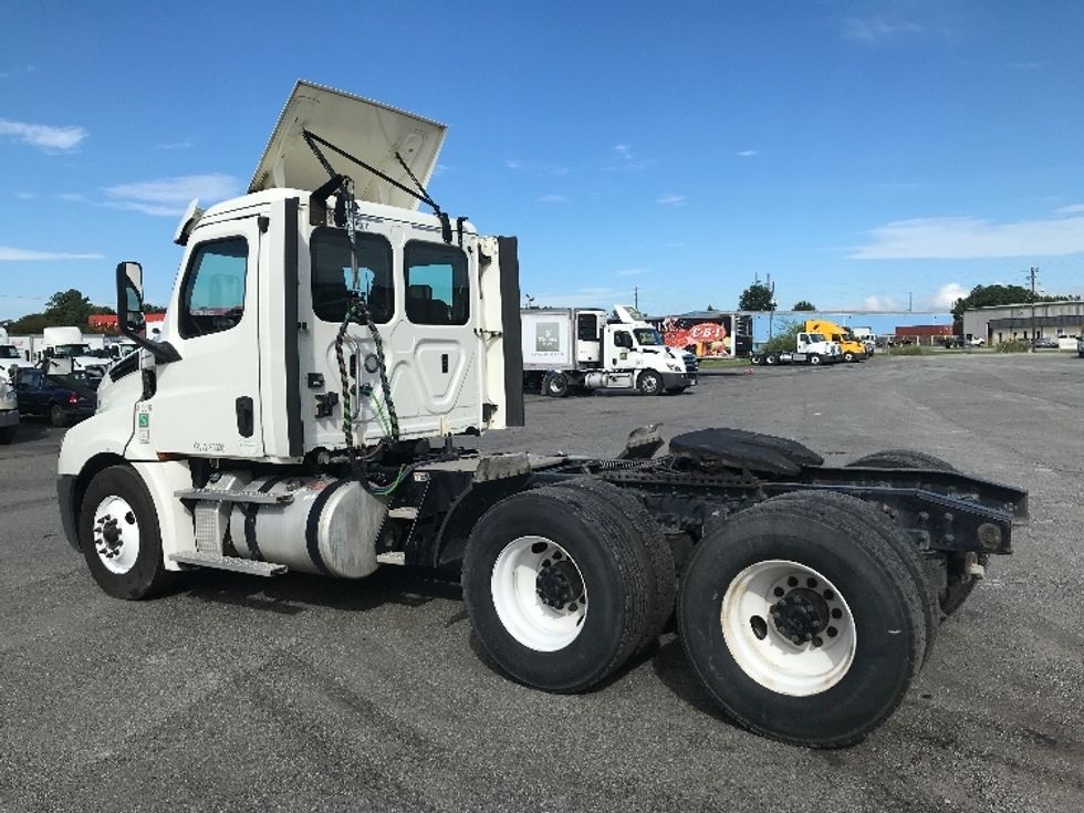Day Cab Tractor-Heavy Duty Tractors-Freightliner-2018-T12664ST-Florence-SC-448,075\n\t\tmiles-$ 45,000 - Image 5