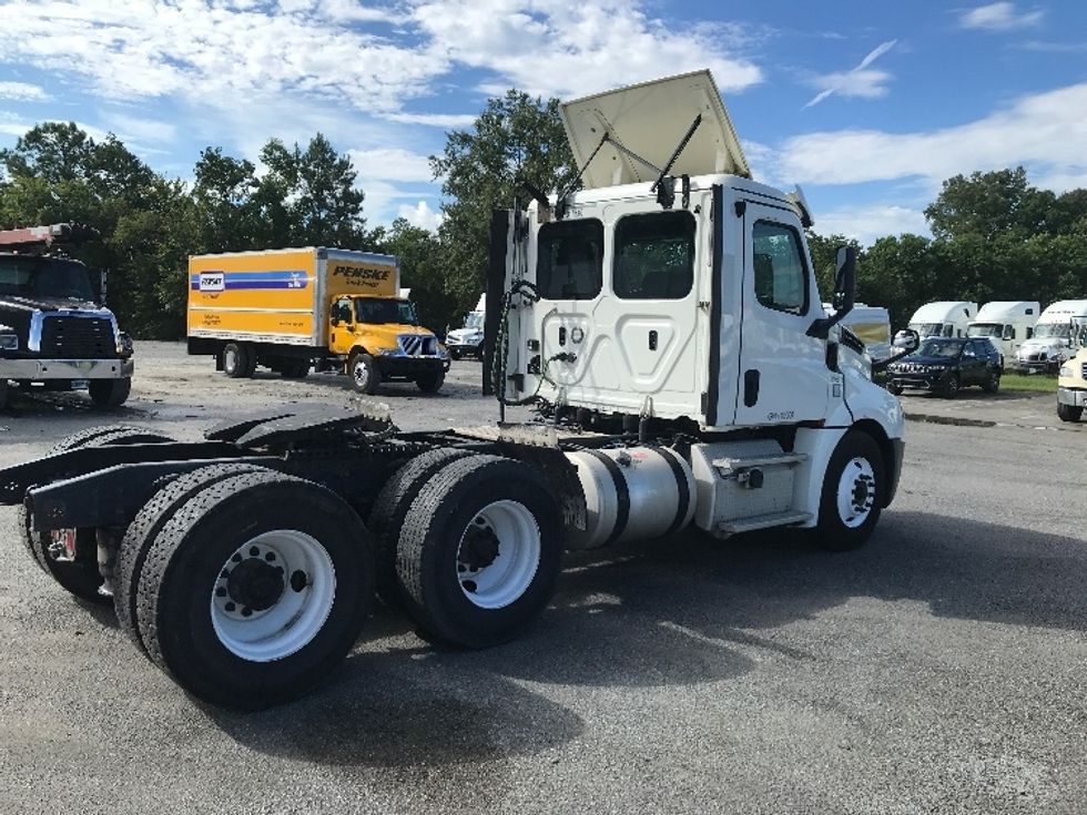 Day Cab Tractor-Heavy Duty Tractors-Freightliner-2018-T12664ST-Florence-SC-448,075\n\t\tmiles-$ 45,000 - Image 7