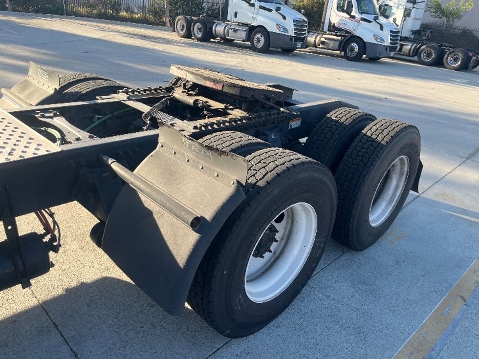 Day Cab Tractor-Heavy Duty Tractors-Freightliner-2018-T12664ST-Fontana-CA-302,661\n\t\tmiles-$ 45,750 - Image 17