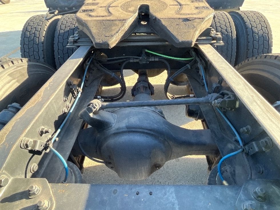 Day Cab Tractor-Heavy Duty Tractors-Freightliner-2018-T12664ST-Fontana-CA-302,661\n\t\tmiles-$ 45,750 - Image 6