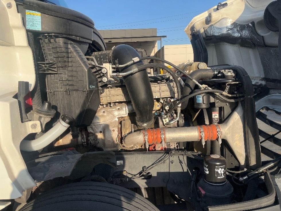 Day Cab Tractor-Heavy Duty Tractors-Freightliner-2018-T12664ST-Fontana-CA-430,375\n\t\tmiles-$ 39,750 - Image 15