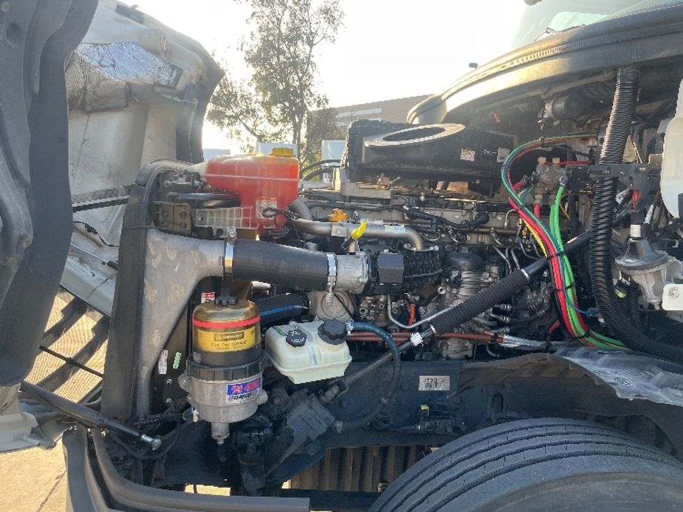 Day Cab Tractor-Heavy Duty Tractors-Freightliner-2018-T12664ST-Fontana-CA-430,375\n\t\tmiles-$ 39,750 - Image 16